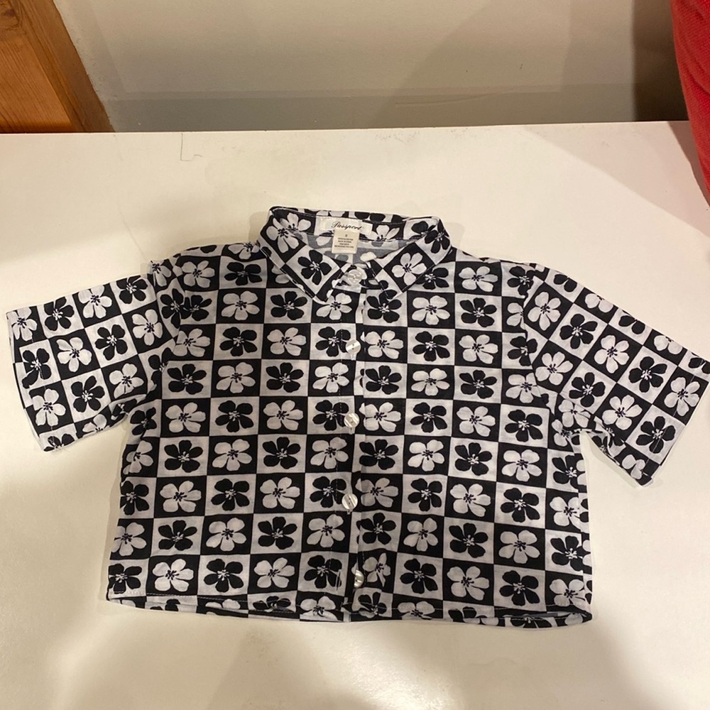 Black and White Flower Button Up — Used Condition